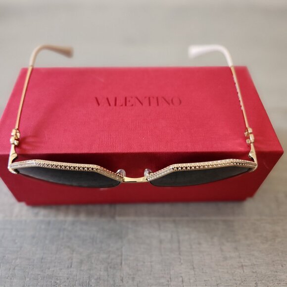 Unisex Valentino Sunglasses - Picture 10 of 15